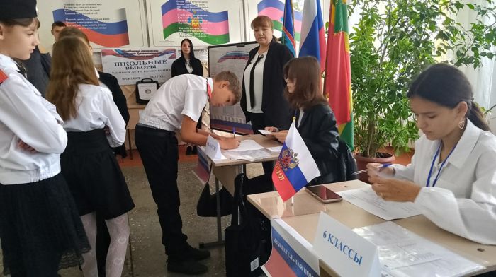 Сегодня, 16 октября, в общеобразовательных организациях Краснодарского края избирают лидеров (президентов) школ.
