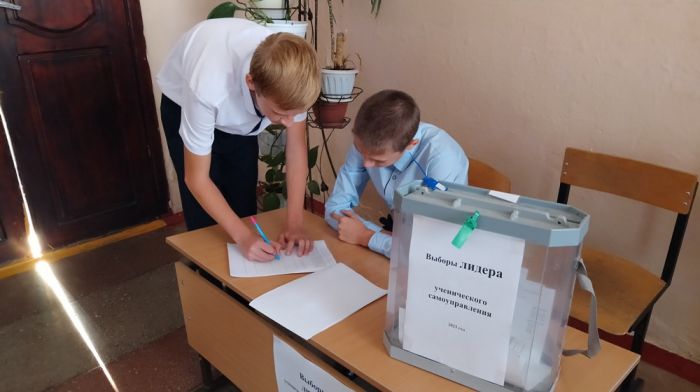 Сегодня, 16 октября, в общеобразовательных организациях Краснодарского края избирают лидеров (президентов) школ.